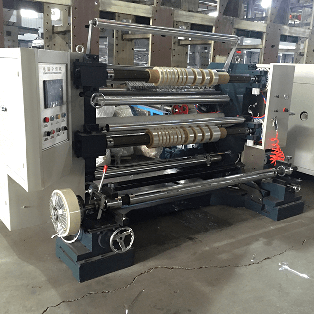 ماكينة تقطيع وإعادة لف الأفلام البلاستيكية ذات التحكم PLC ذات السرعة العالية في 200 م / دقيقة