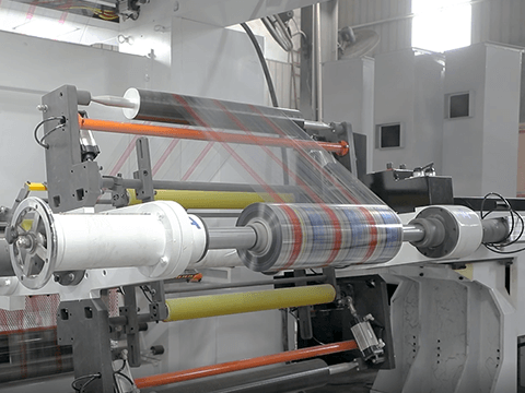 نحن متخصصون في إنتاج مجموعة كاملة من معدات التعبئة والتغليف والورق البلاستيكية الناعمة